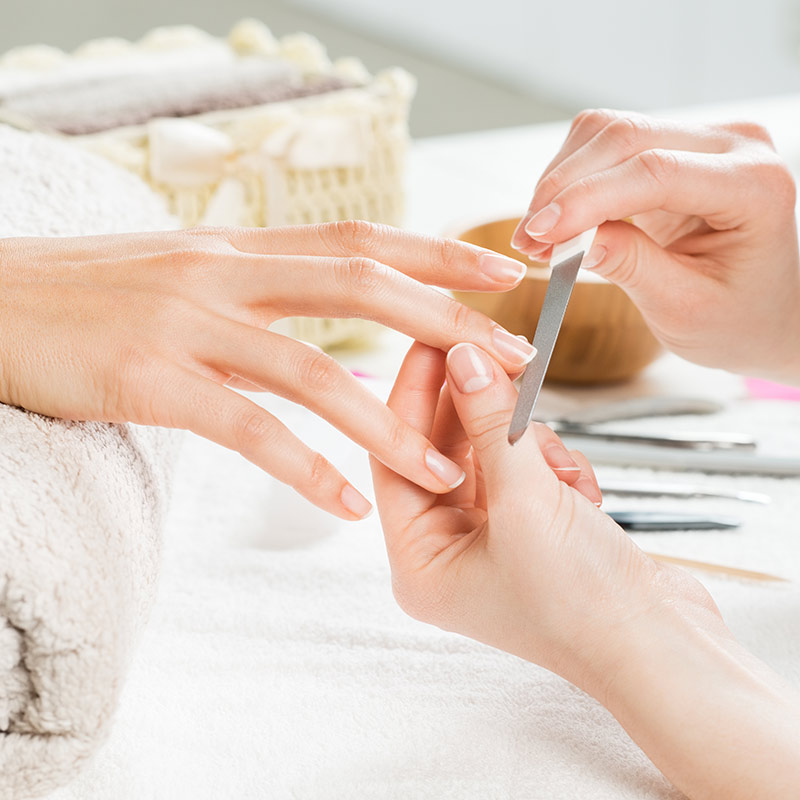 Manicura a Girona a la perruqueria i centre estètic Nuduka